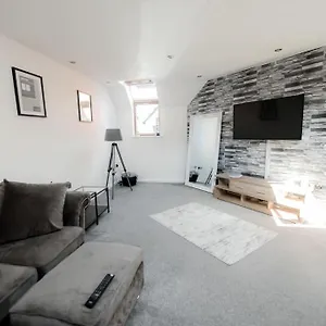 spacious-2-bed-apartment-800-metres-from-the-beach.bournemouth-hotels.org/